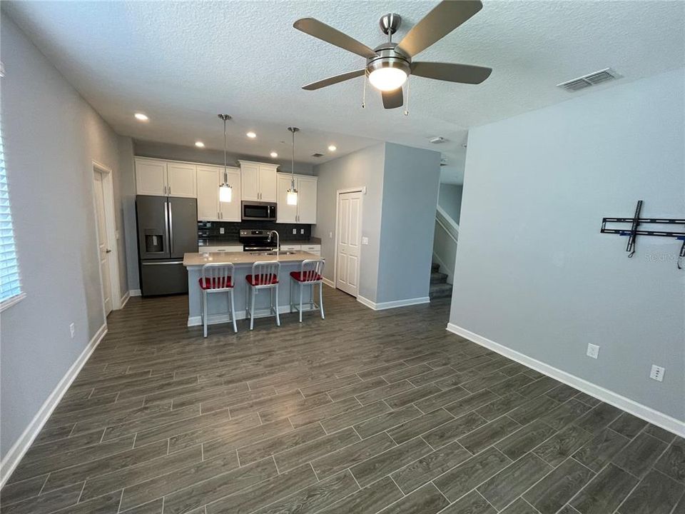 For Rent: $2,700 (3 beds, 2 baths, 1717 Square Feet)