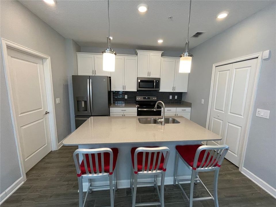 For Rent: $2,700 (3 beds, 2 baths, 1717 Square Feet)