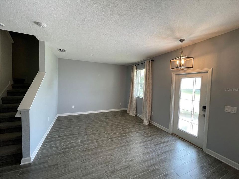 For Rent: $2,700 (3 beds, 2 baths, 1717 Square Feet)