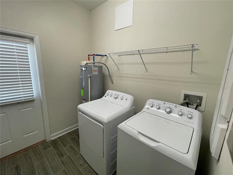 For Rent: $2,700 (3 beds, 2 baths, 1717 Square Feet)