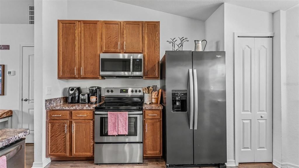 На продажу: $359,999 (3 спален, 2 ванн, 1688 Квадратных фут)