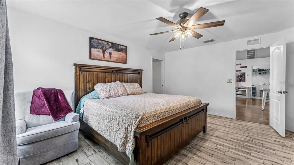 На продажу: $359,999 (3 спален, 2 ванн, 1688 Квадратных фут)