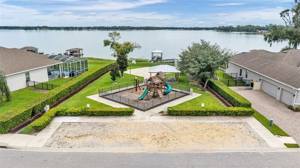 На продажу: $359,999 (3 спален, 2 ванн, 1688 Квадратных фут)