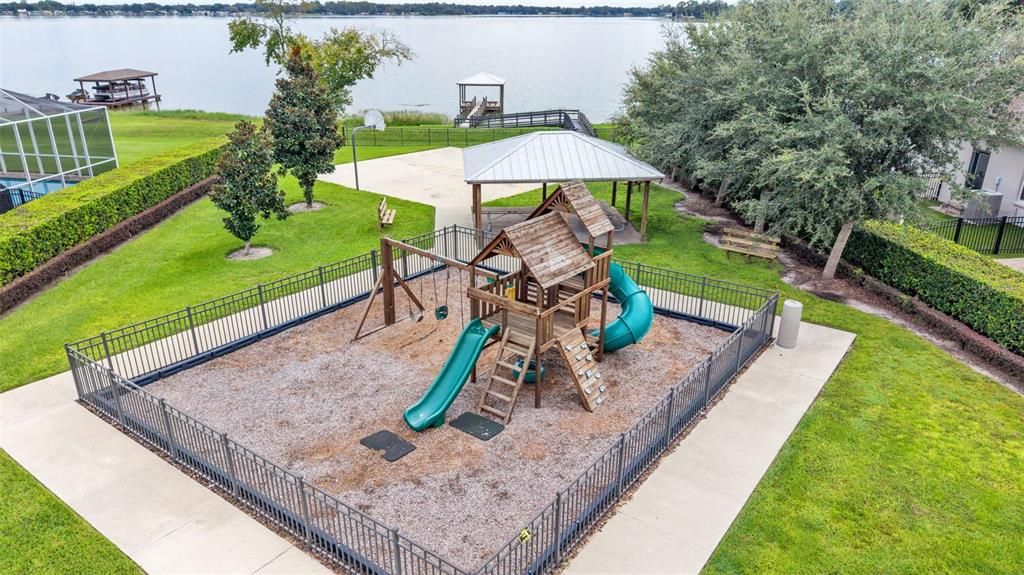 На продажу: $359,999 (3 спален, 2 ванн, 1688 Квадратных фут)