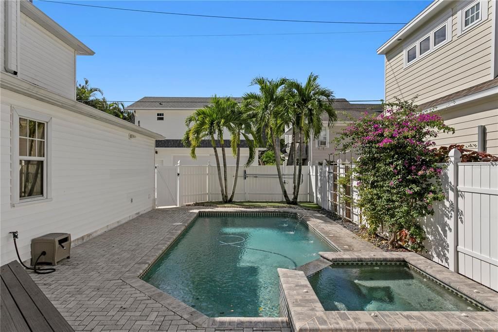 En Venta: $1,700,000 (5 camas, 3 baños, 3073 Pies cuadrados)