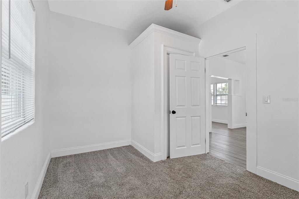 На продажу: $399,999 (4 спален, 0 ванн, 1536 Квадратных фут)