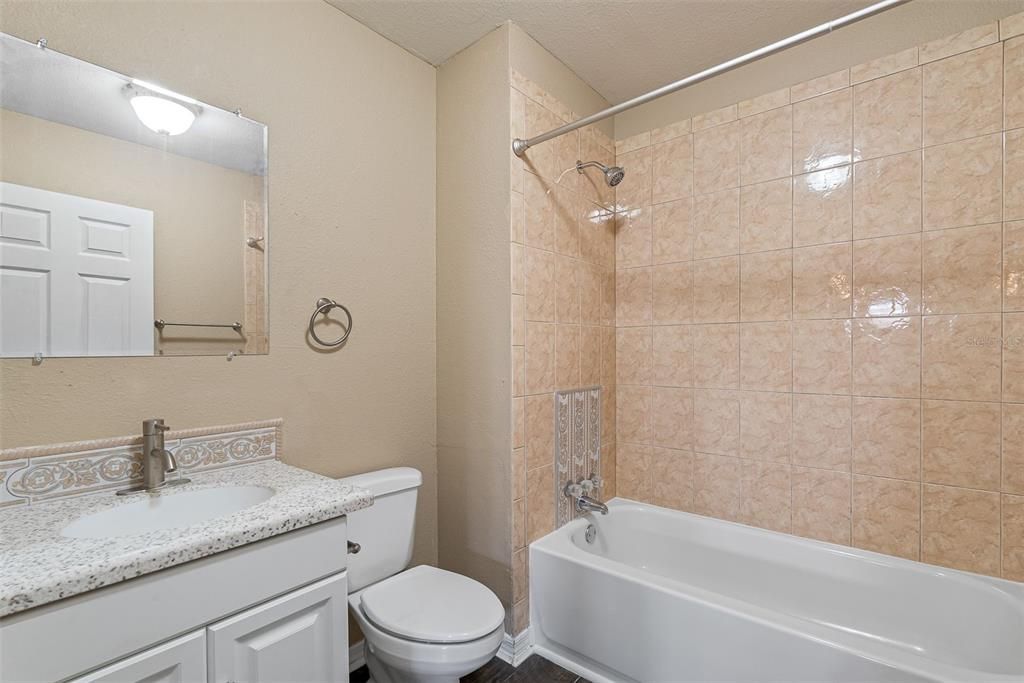 На продажу: $399,999 (4 спален, 0 ванн, 1536 Квадратных фут)