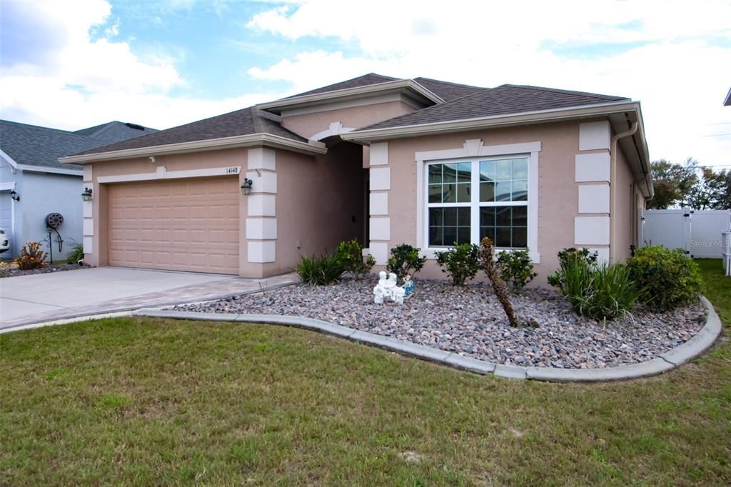 For Rent: $2,300 (4 beds, 2 baths, 2082 Square Feet)