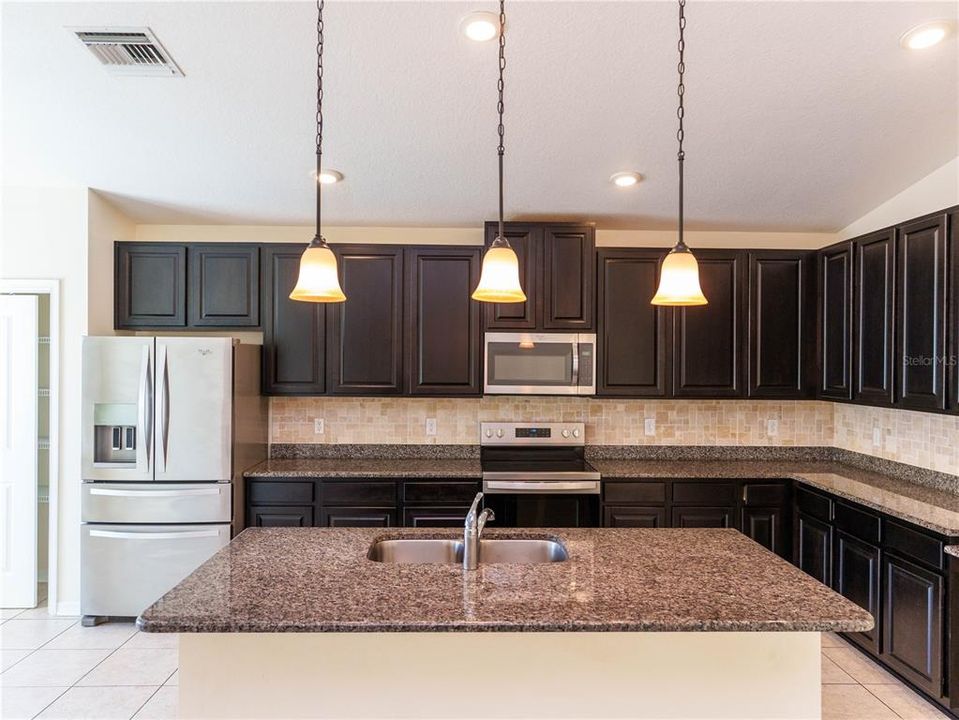 For Rent: $2,300 (4 beds, 2 baths, 2082 Square Feet)