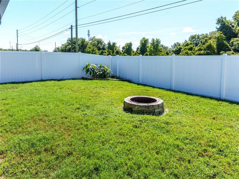 For Rent: $2,300 (4 beds, 2 baths, 2082 Square Feet)