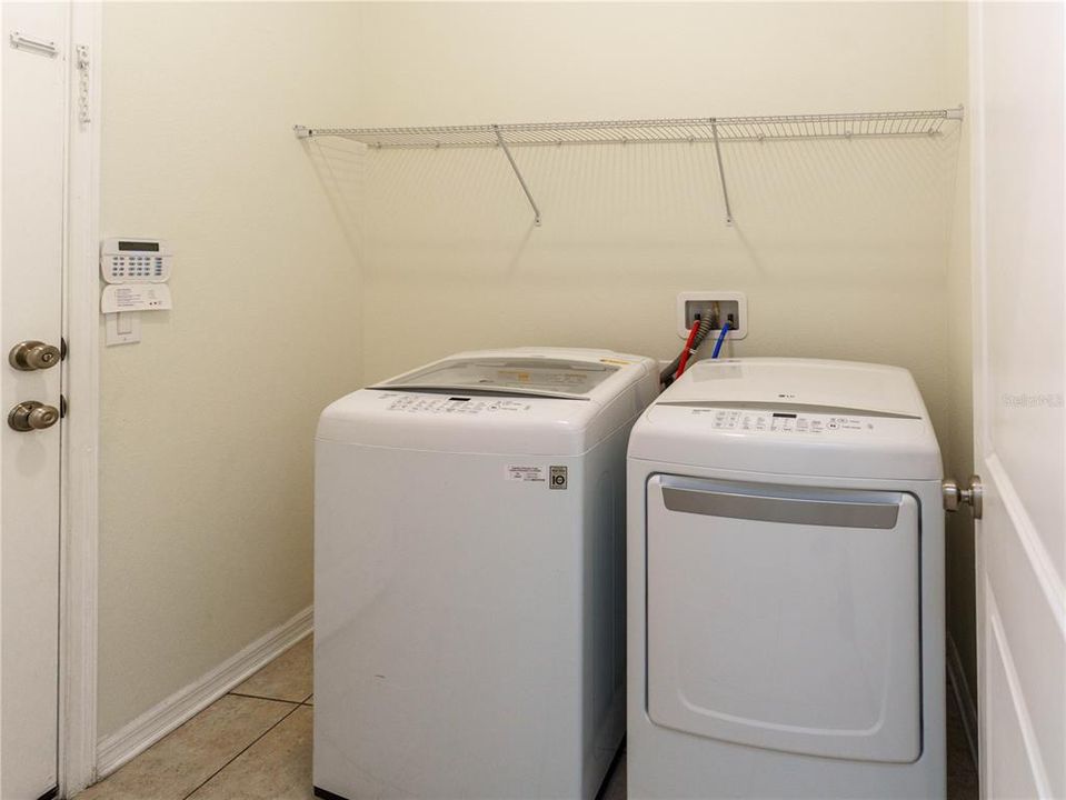 For Rent: $2,300 (4 beds, 2 baths, 2082 Square Feet)