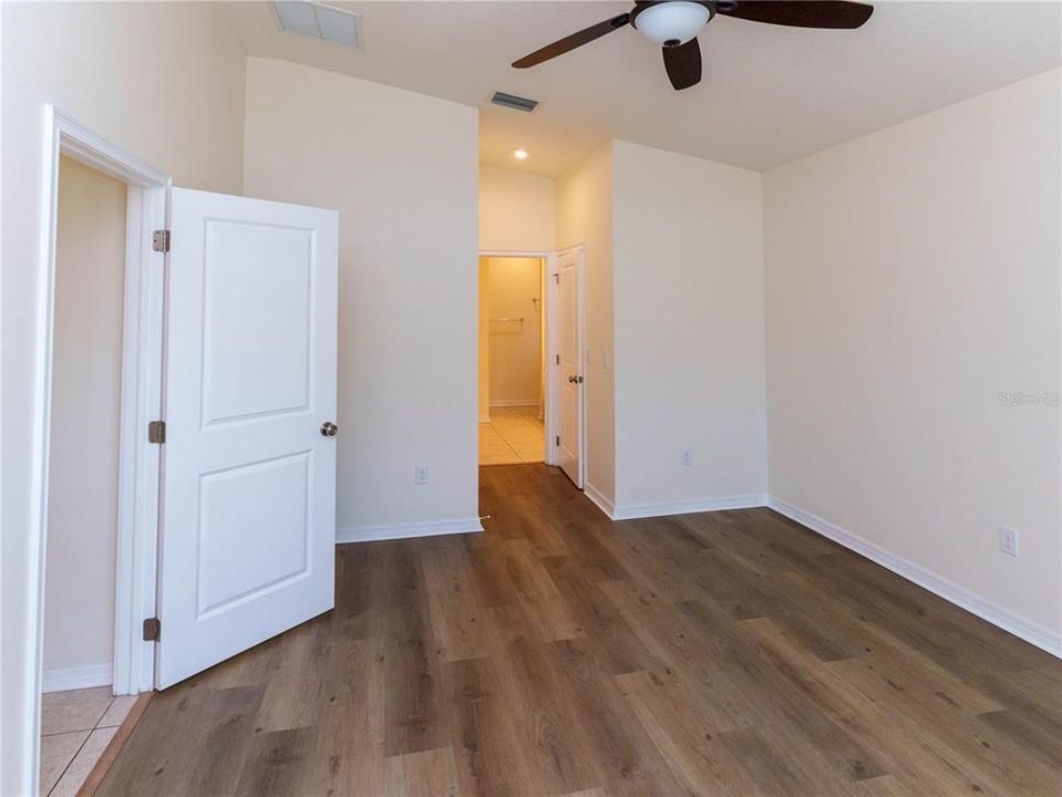 For Rent: $2,300 (4 beds, 2 baths, 2082 Square Feet)