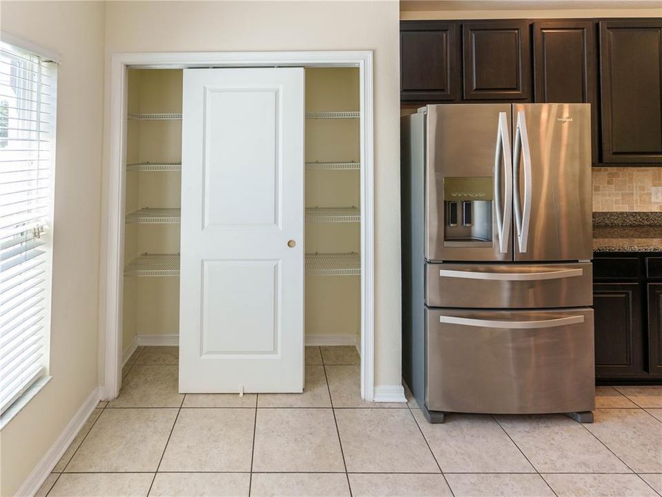 For Rent: $2,300 (4 beds, 2 baths, 2082 Square Feet)
