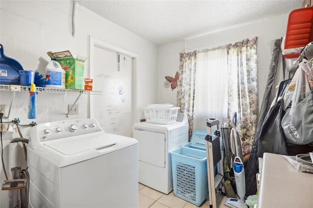 For Sale: $325,000 (3 beds, 1 baths, 1368 Square Feet)