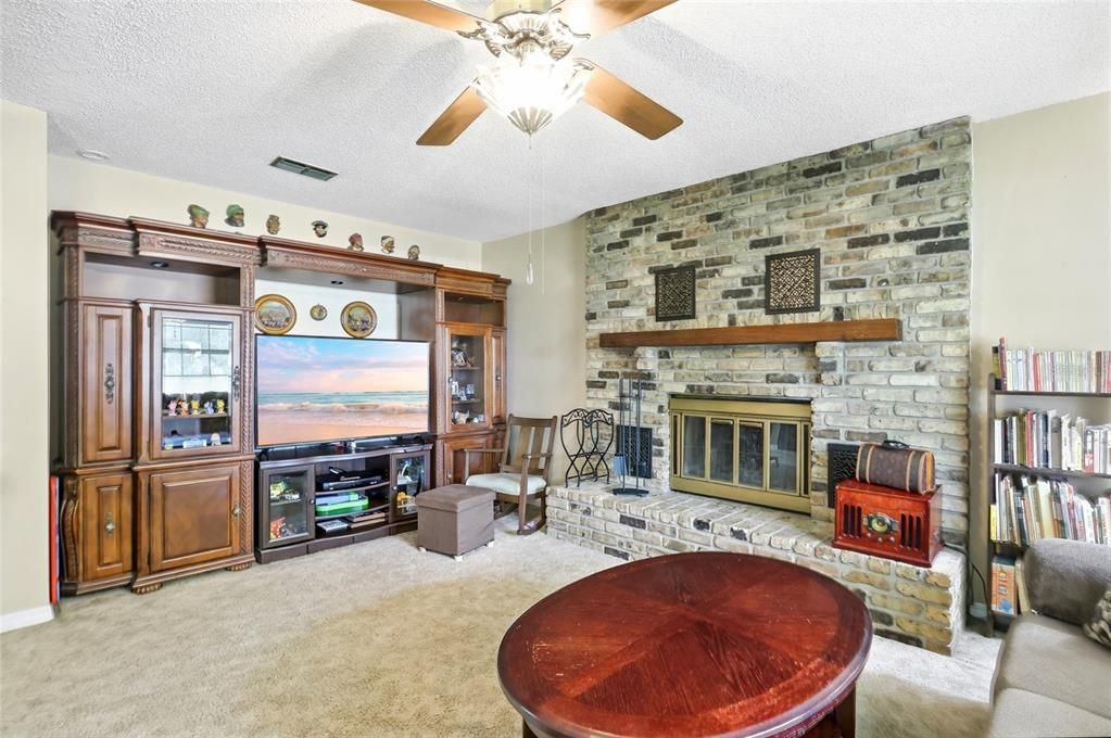 For Sale: $325,000 (3 beds, 1 baths, 1368 Square Feet)