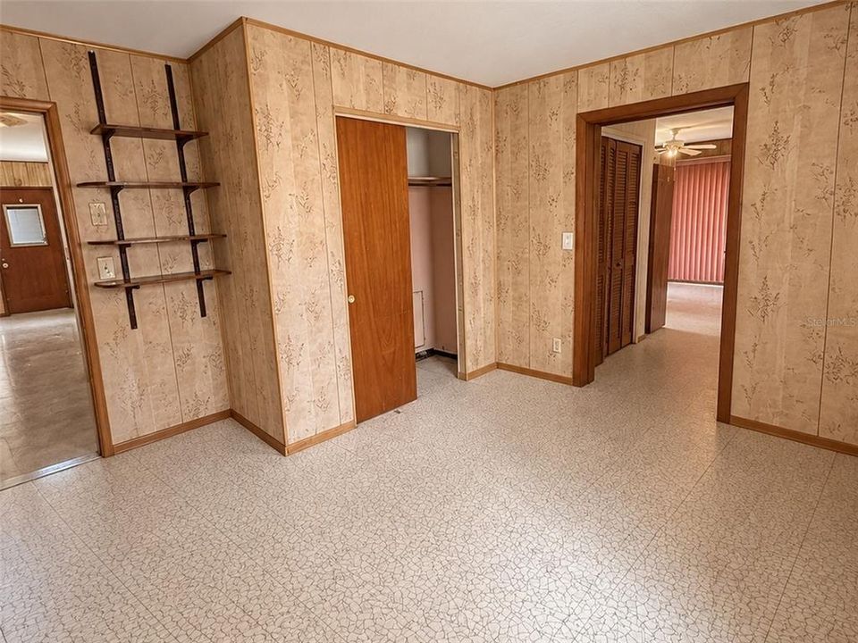 На продажу: $299,000 (2 спален, 1 ванн, 1118 Квадратных фут)