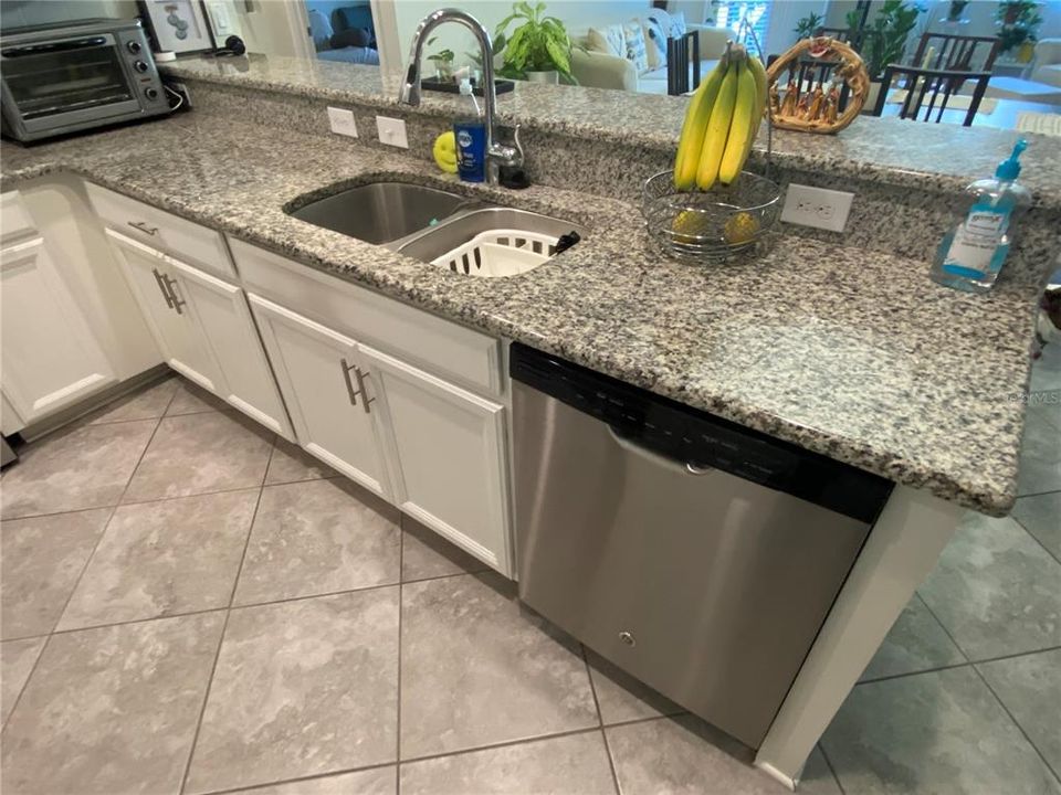 En Renta: $2,500 (4 camas, 3 baños, 2208 Pies cuadrados)