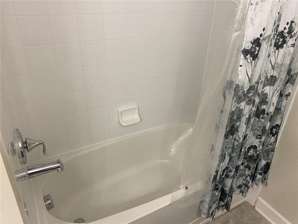 En Renta: $2,500 (4 camas, 3 baños, 2208 Pies cuadrados)