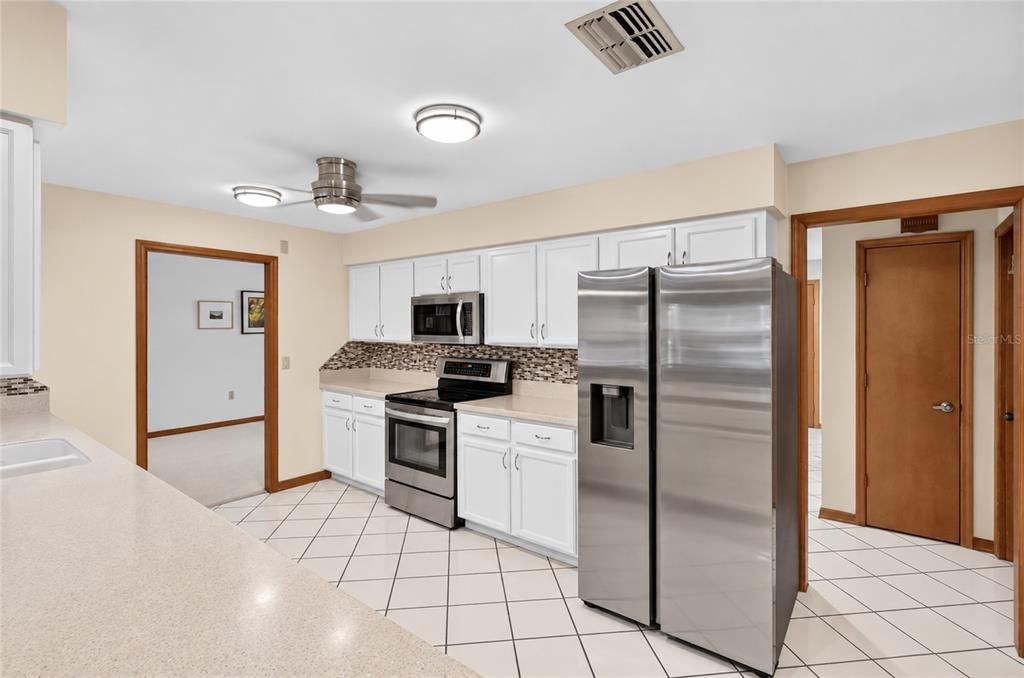 For Sale: $379,900 (3 beds, 2 baths, 2350 Square Feet)