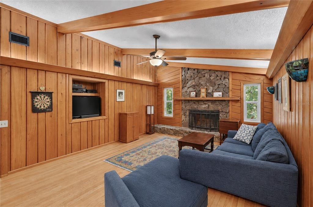For Sale: $379,900 (3 beds, 2 baths, 2350 Square Feet)