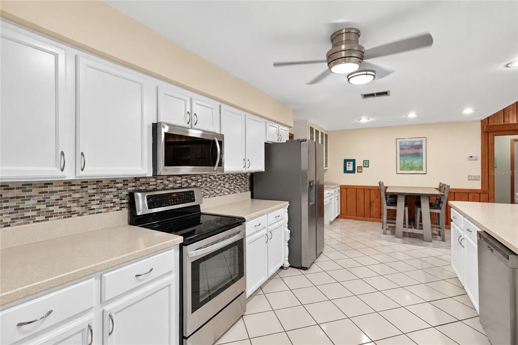 For Sale: $379,900 (3 beds, 2 baths, 2350 Square Feet)