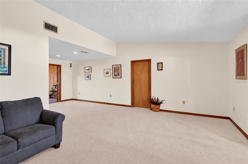 For Sale: $379,900 (3 beds, 2 baths, 2350 Square Feet)