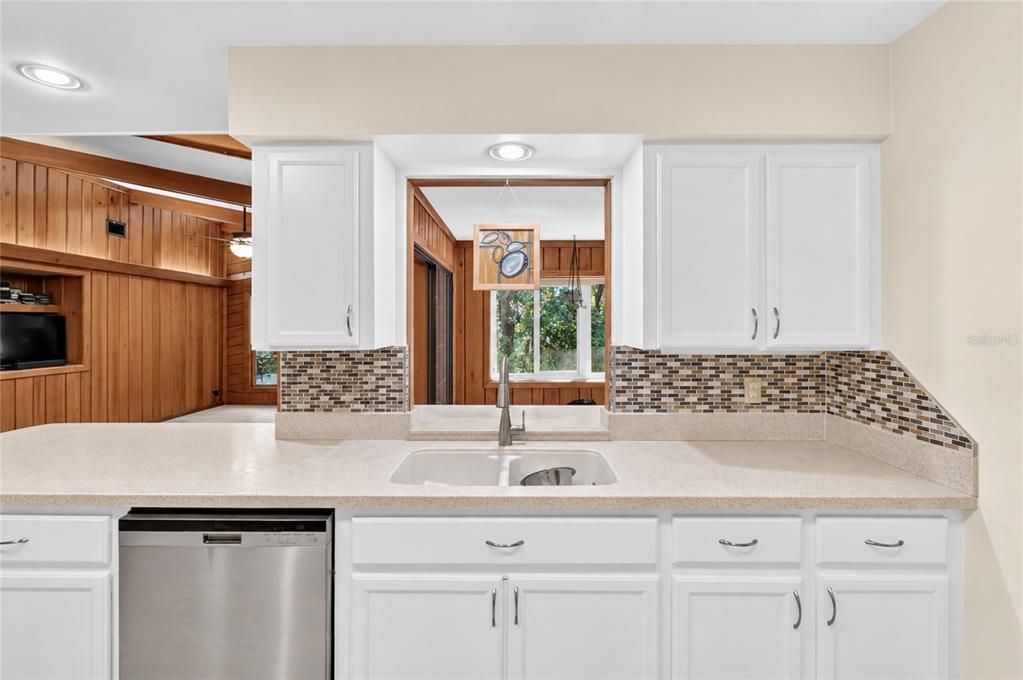 For Sale: $379,900 (3 beds, 2 baths, 2350 Square Feet)