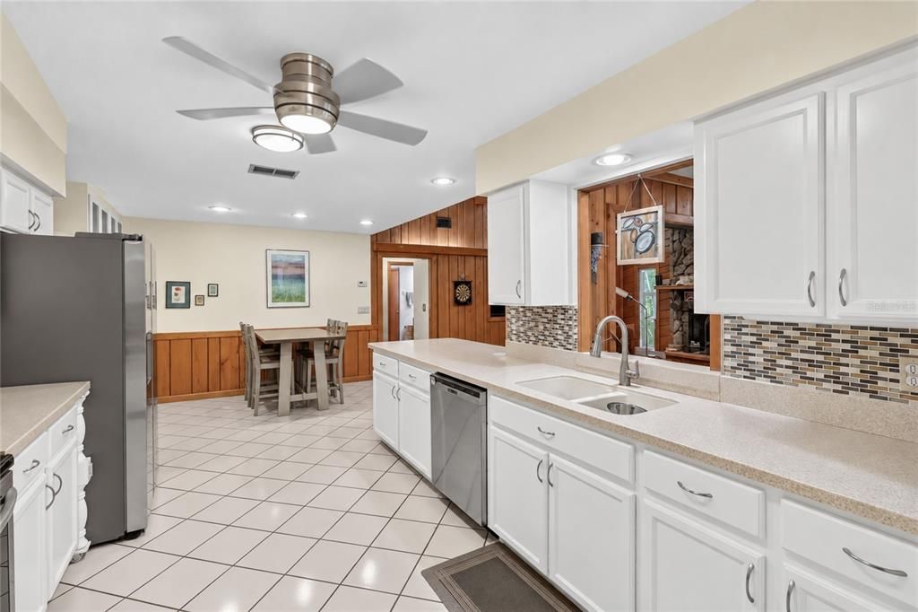 For Sale: $379,900 (3 beds, 2 baths, 2350 Square Feet)