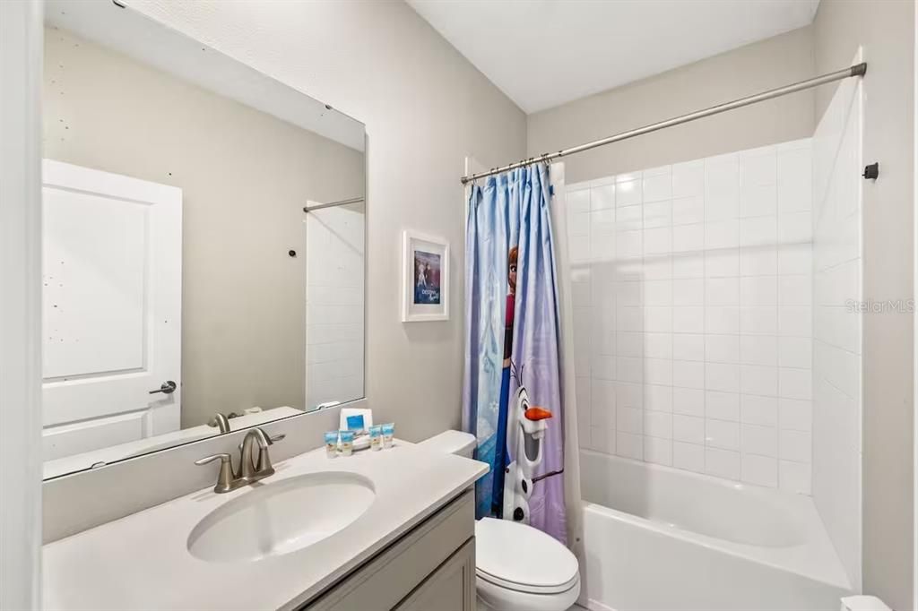 For Sale: $580,000 (6 beds, 5 baths, 3275 Square Feet)