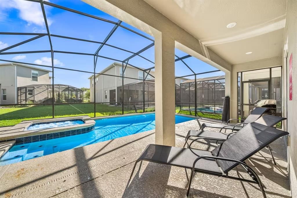 For Sale: $580,000 (6 beds, 5 baths, 3275 Square Feet)