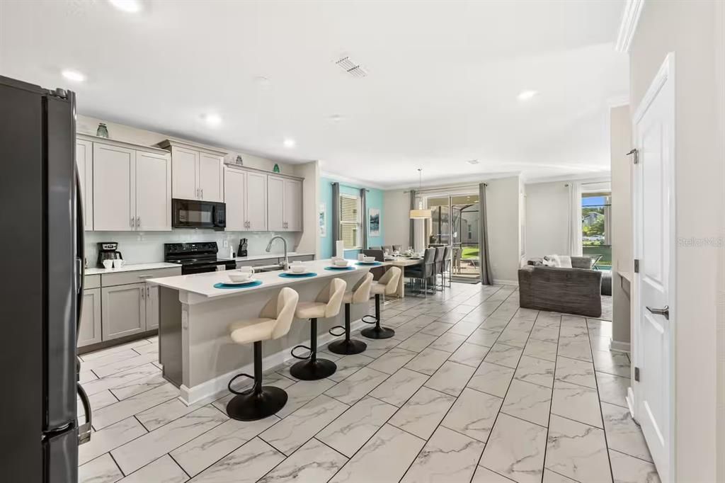For Sale: $580,000 (6 beds, 5 baths, 3275 Square Feet)