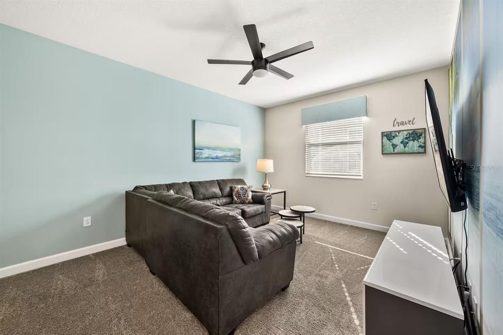 For Sale: $580,000 (6 beds, 5 baths, 3275 Square Feet)