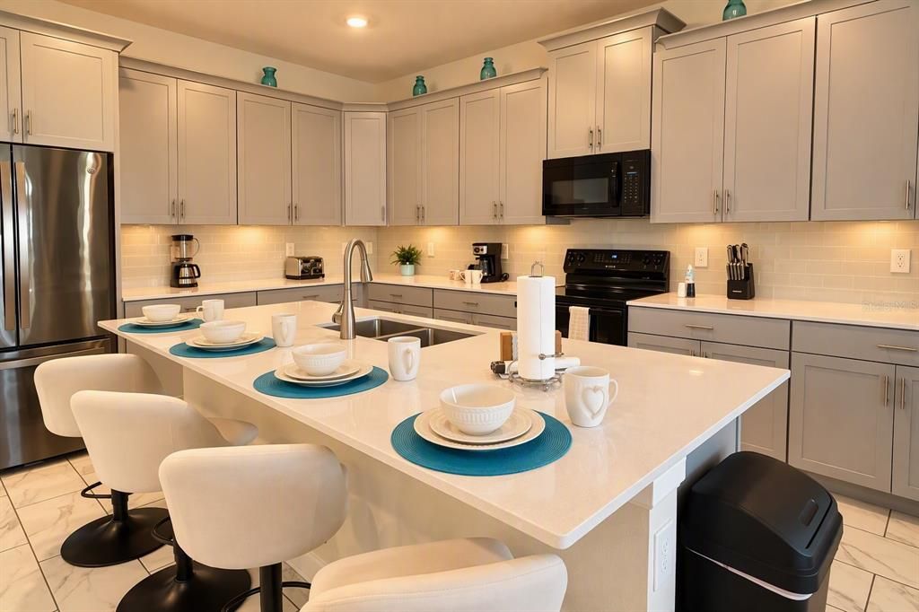 For Sale: $580,000 (6 beds, 5 baths, 3275 Square Feet)