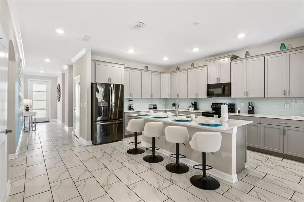 For Sale: $580,000 (6 beds, 5 baths, 3275 Square Feet)
