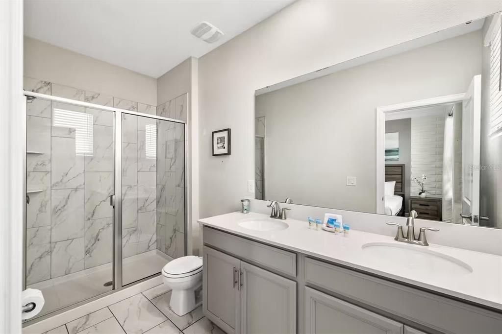 For Sale: $580,000 (6 beds, 5 baths, 3275 Square Feet)