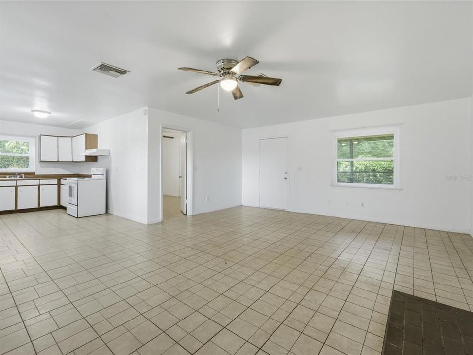 En Venta: $199,900 (2 camas, 2 baños, 1351 Pies cuadrados)