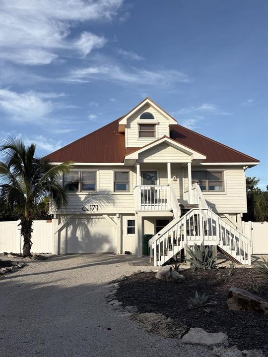 Recently Sold: $1,450,000 (3 beds, 2 baths, 2015 Square Feet)