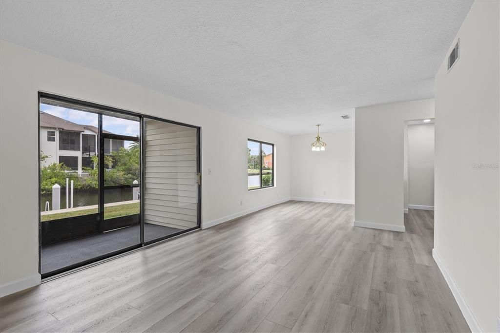 En Venta: $250,000 (2 camas, 2 baños, 1020 Pies cuadrados)