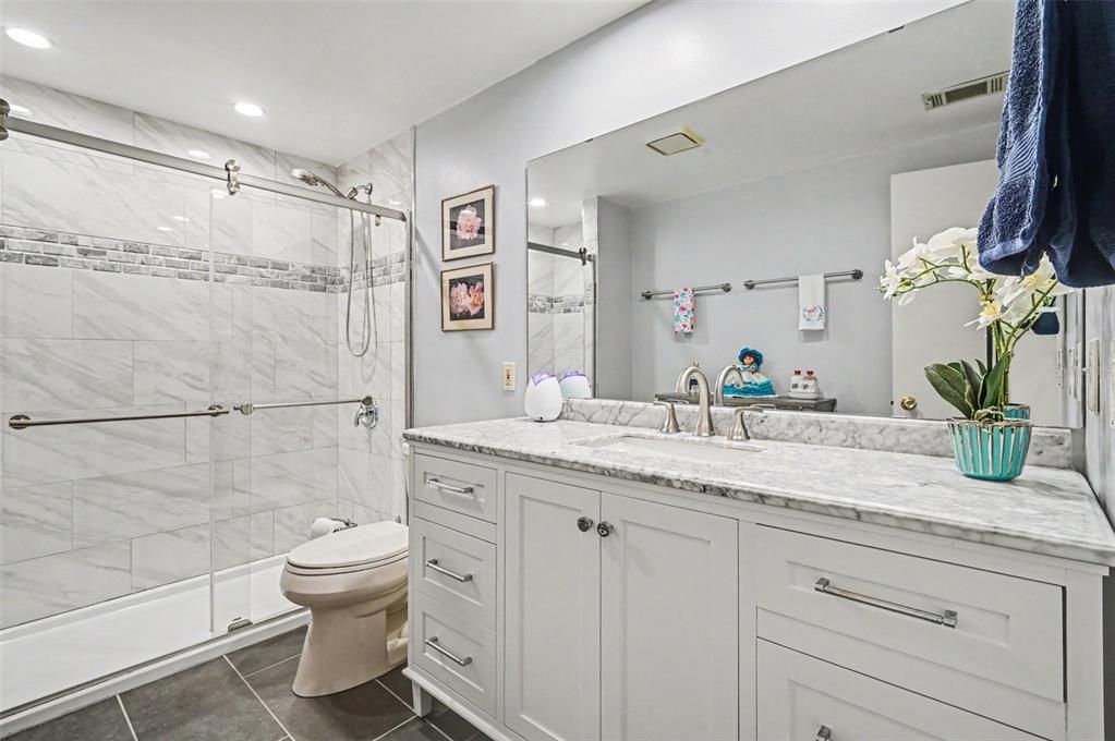 For Sale: $300,000 (2 beds, 2 baths, 2028 Square Feet)