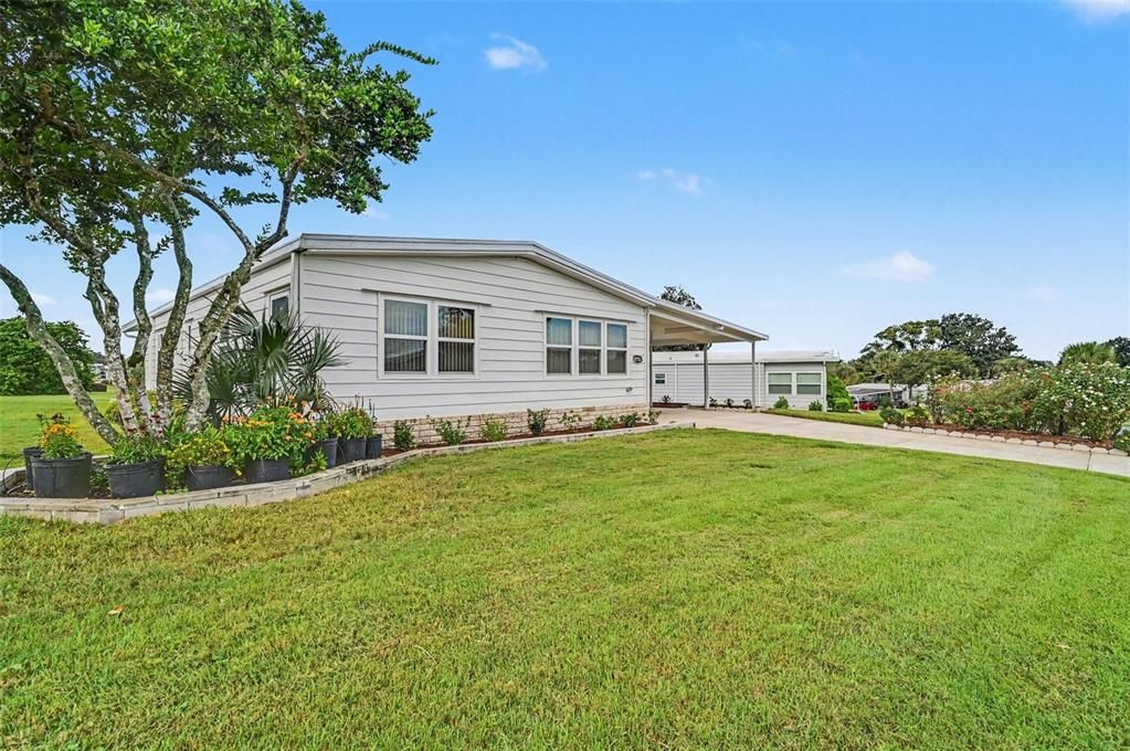 For Sale: $300,000 (2 beds, 2 baths, 2028 Square Feet)