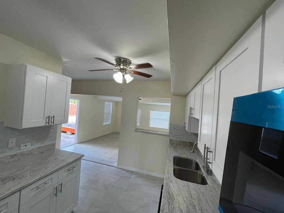 В аренду: $2,395 (3 спален, 2 ванн, 1696 Квадратных фут)