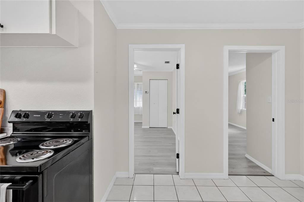 На продажу: $184,900 (2 спален, 1 ванн, 875 Квадратных фут)