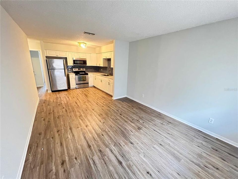 For Sale: $399,999 (6 beds, 0 baths, 1715 Square Feet)