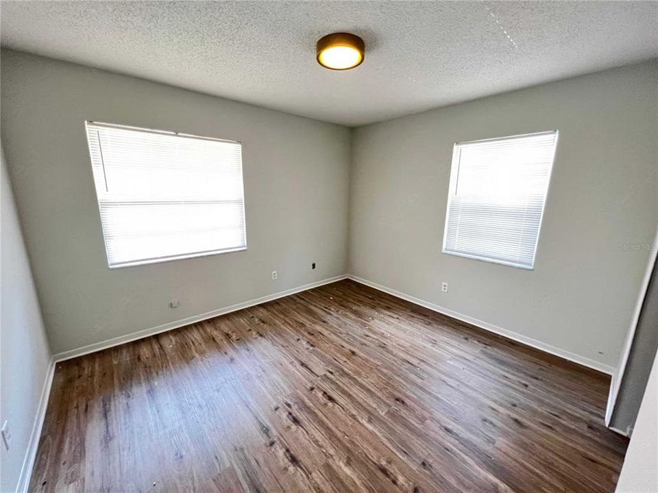 For Sale: $399,999 (6 beds, 0 baths, 1715 Square Feet)