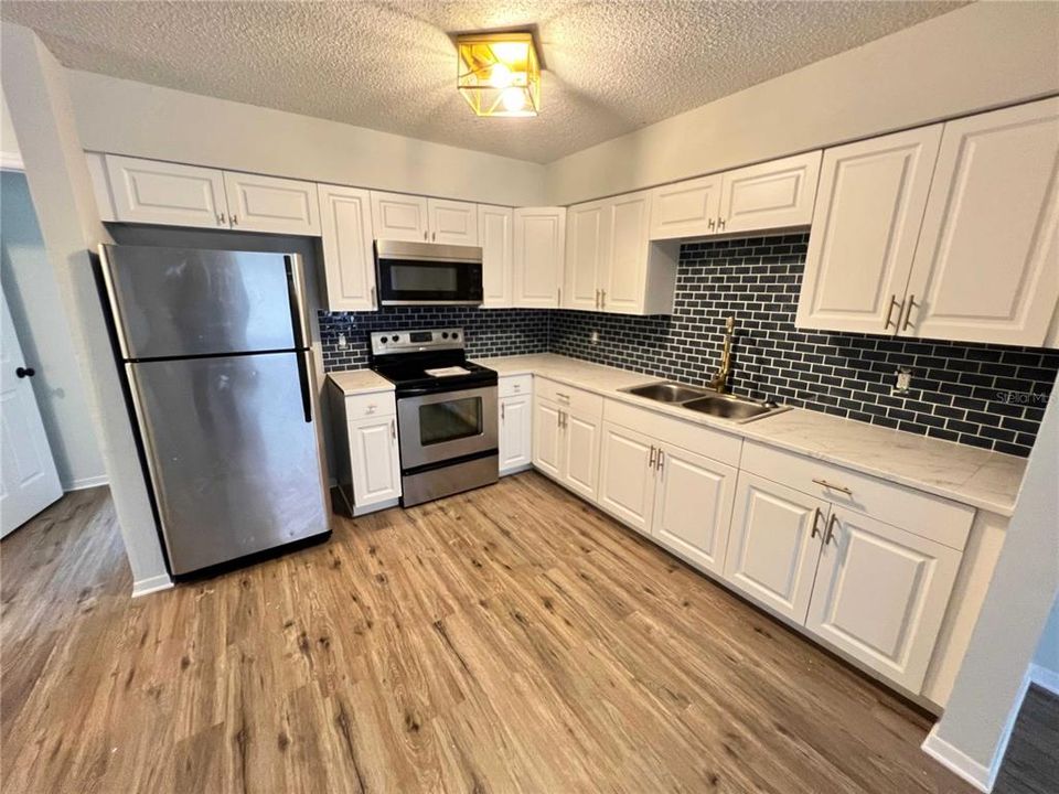 For Sale: $399,999 (6 beds, 0 baths, 1715 Square Feet)