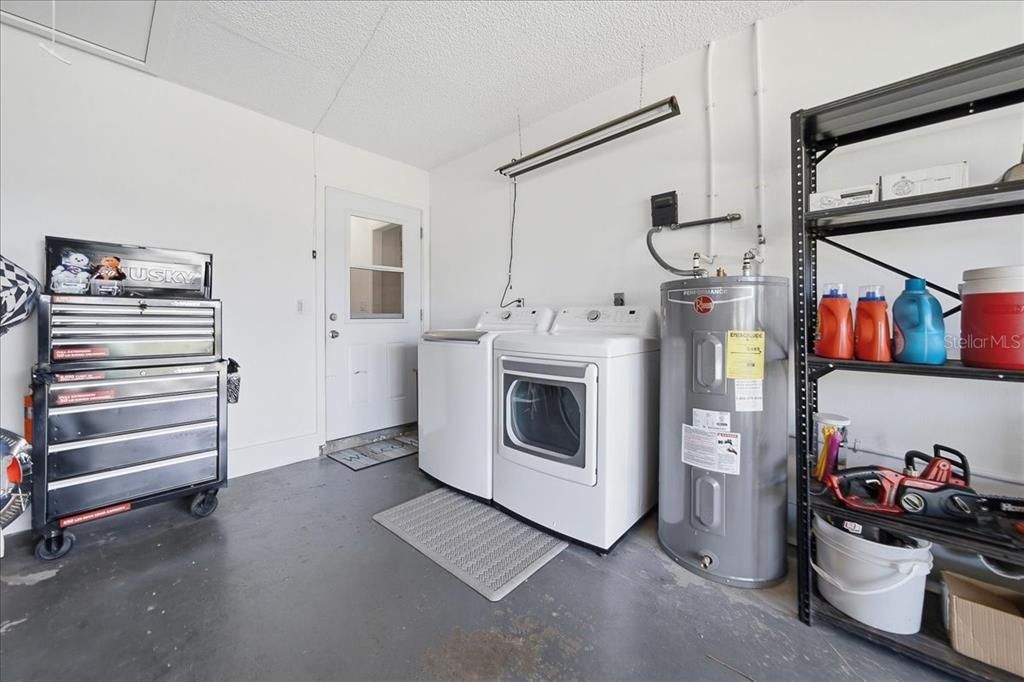 For Sale: $390,000 (3 beds, 2 baths, 1398 Square Feet)