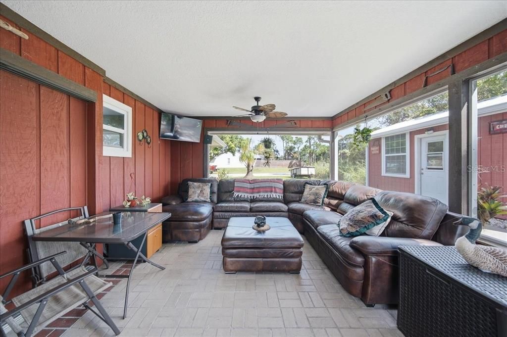 For Sale: $390,000 (3 beds, 2 baths, 1398 Square Feet)