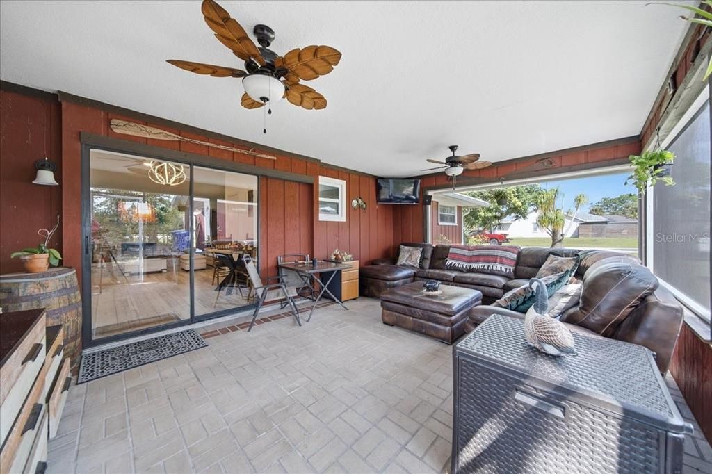 For Sale: $390,000 (3 beds, 2 baths, 1398 Square Feet)