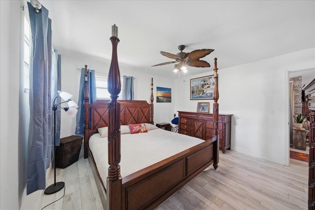 For Sale: $390,000 (3 beds, 2 baths, 1398 Square Feet)