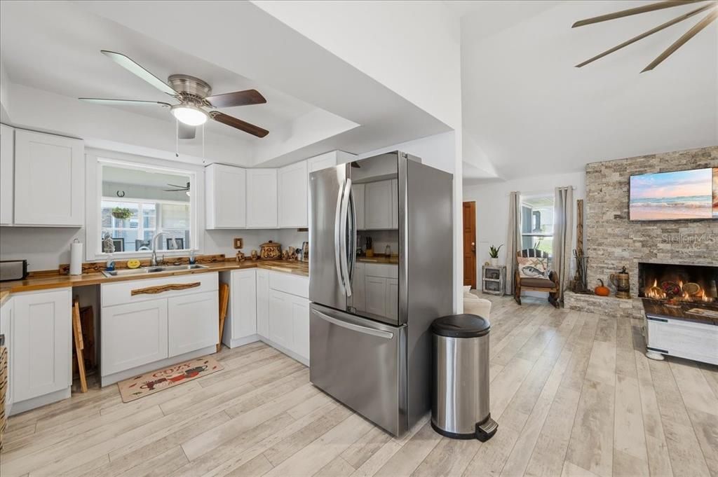For Sale: $390,000 (3 beds, 2 baths, 1398 Square Feet)